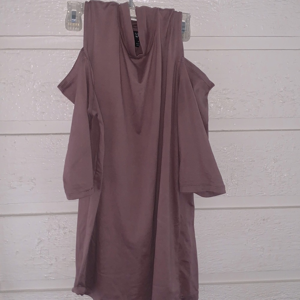 Cute stylish top. Dusty pink, medium sleeves